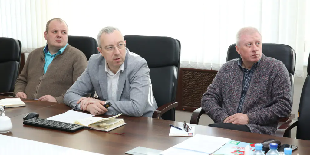 Roundtable participants discussed ways to develop systems and means of communication and control for the border service agencies