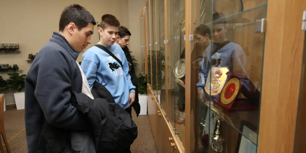 The step towards the future profession: Minsk gymnasium students on the excursion to AGAT