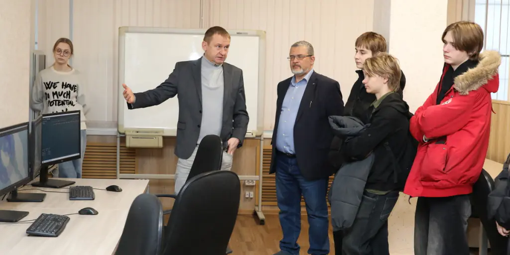 Шаг к будущей профессии: минские гимназисты на экскурсии в АГАТе